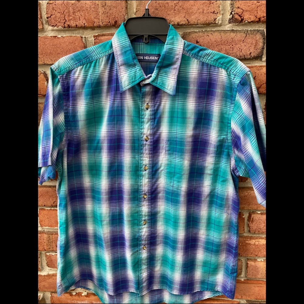 Men’s Van Heusen Plaid SHORT SL button Shirt LARGE